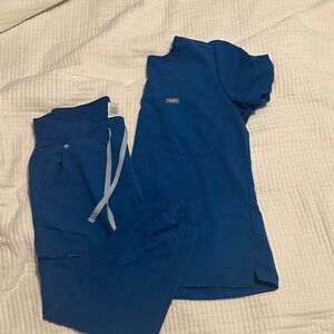 Figs blue s caterina scrub top and s petite Zamora jogger pants